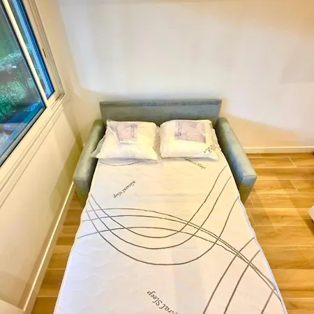 New, Modern And Bright Apartment *