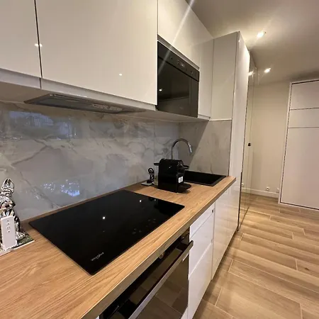 New, Modern And Bright * Neuilly-sur-Seine