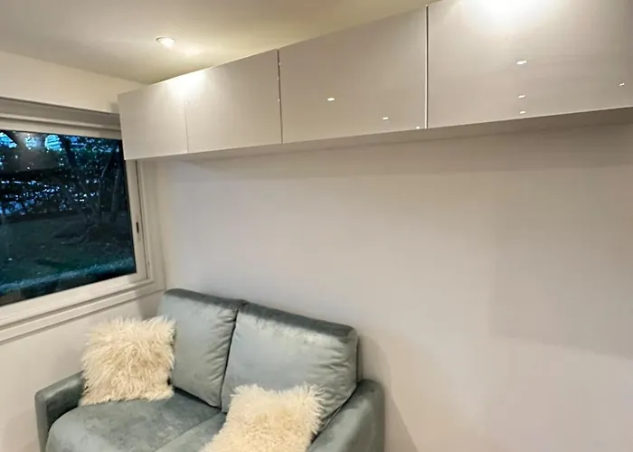 New, Modern And Bright * Neuilly-sur-Seine